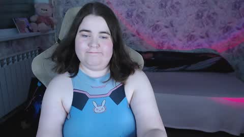 Snapshot of estelle_hicks chatting on May 4, 6:48 pm estelle_hicks online show from May 4, 6:48 pm