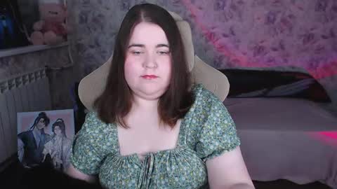 Snapshot of estelle_hicks chatting on June 5, 7:19 pm estelle_hicks online show from June 5, 7:19 pm