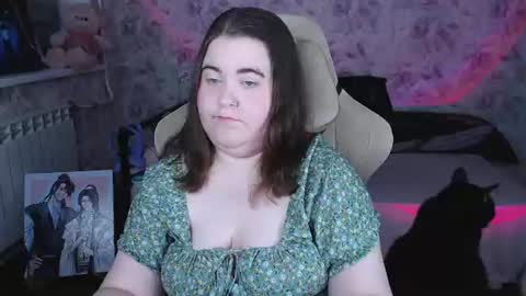 Snapshot of estelle_hicks chatting on June 14, 7:16 pm estelle_hicks online show from June 14, 7:16 pm