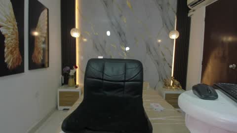 Estephany online show from December 17, 12:45 am