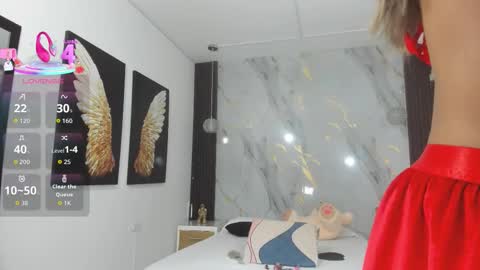 Estephany online show from October 30, 9:59 pm