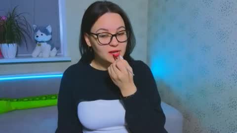 EsterPlayful online show from December 2, 8:08 am