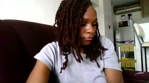 Snapshot of esther1998387626 chatting on May 13, 8:23 am yasbaby19982015 online show from May 13, 8:23 am