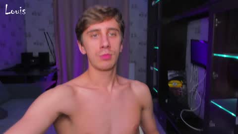 Snapshot of esthetics_boys chatting on December 1, 10:10 pm LOUIS online show from December 1, 10:10 pm