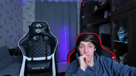 Snapshot of esthetics_boys chatting on February 21, 11:10 pm LOUIS online show from February 21, 11:10 pm