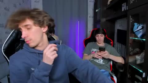 Snapshot of esthetics_boys chatting on March 6, 3:24 am LOUIS online show from March 6, 3:24 am