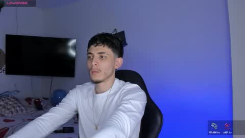 estivenvel online show from September 22, 5:37 pm