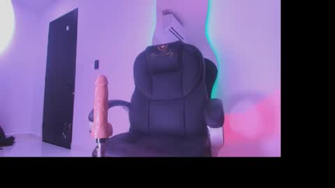 Estrella online show from November 30, 1:15 pm