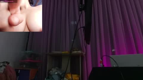 Snapshot of estrella_hanks_ chatting on April 21, 12:00 pm Estrella online show from April 21, 12:00 pm