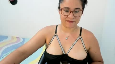 Snapshot of estrellajunior chatting on July 8, 2:27 am estrellajunior online show from July 8, 2:27 am