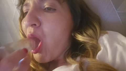 Snapshot of estrellawalters chatting on May 26, 12:34 pm estrellawalters online show from May 26, 12:34 pm