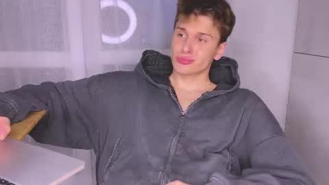 Alex online show from June 12, 7:24 pm