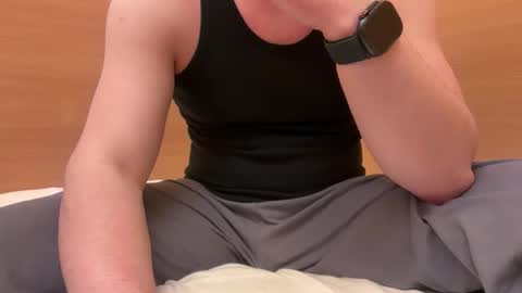 Snapshot of etat_on chatting on December 17, 10:27 pm Tom online show from December 17, 10:27 pm