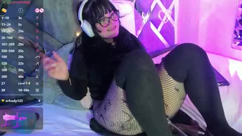 Aura online show from December 19, 2:24 pm