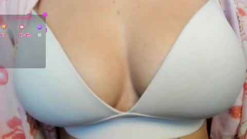 Snapshot of eternalmuse chatting on July 2, 9:04 am eternalmuse online show from July 2, 9:04 am
