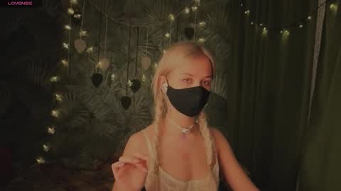 Snapshot of eternalophelia chatting on March 5, 10:17 pm Sophia online show from March 5, 10:17 pm