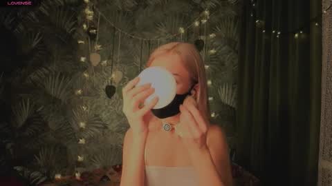 Snapshot of eternalophelia chatting on March 10, 11:21 pm Sophia online show from March 10, 11:21 pm