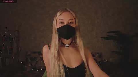 Snapshot of eternalophelia chatting on March 26, 10:15 pm Sophia online show from March 26, 10:15 pm