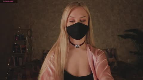 Snapshot of eternalophelia chatting on March 27, 9:58 pm Sophia online show from March 27, 9:58 pm