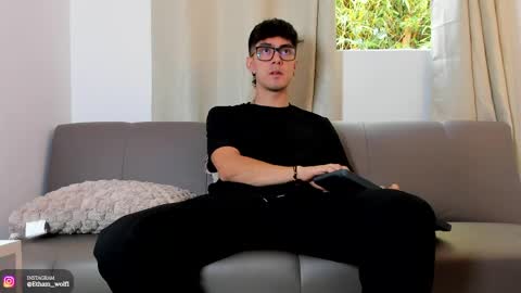etham_wolf1 online show from April 24, 5:59 pm