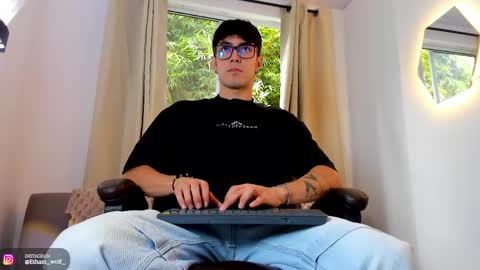 etham_wolf1 online show from June 5, 6:13 pm