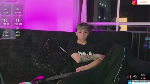 Snapshot of ethan_and_ava chatting on May 15, 2:29 am ethan and ava online show from May 15, 2:29 am
