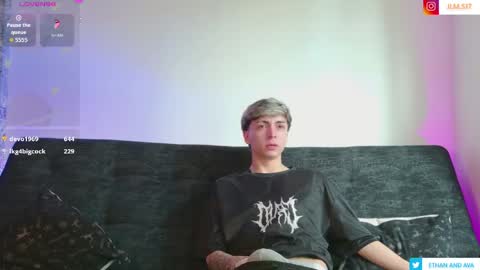 Snapshot of ethan_and_ava chatting on May 24, 2:22 pm ethan and ava online show from May 24, 2:22 pm