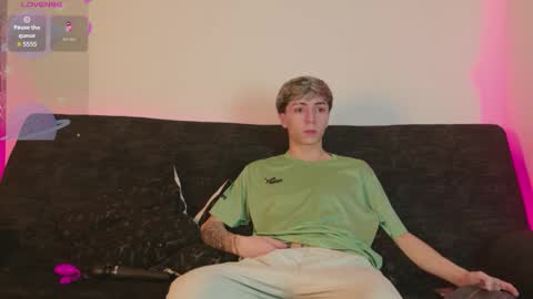 Snapshot of ethan_and_ava chatting on June 4, 2:39 am ethan and ava online show from June 4, 2:39 am