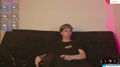 Snapshot of ethan_and_ava chatting on June 6, 2:05 am ethan and ava online show from June 6, 2:05 am