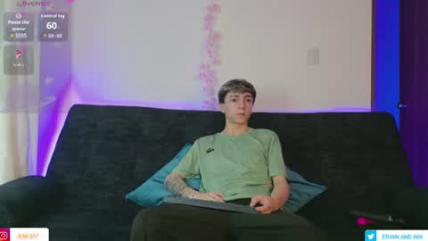 Snapshot of ethan_and_ava chatting on July 23, 12:25 pm ethan and ava online show from July 23, 12:25 pm