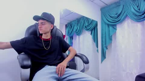 Snapshot of ethan_boy_ chatting on December 13, 11:06 pm Ethan online show from December 13, 11:06 pm