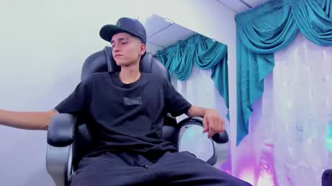 Snapshot of ethan_boy_ chatting on December 17, 1:07 am Ethan online show from December 17, 1:07 am