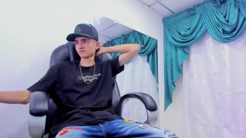 Snapshot of ethan_boy_ chatting on December 21, 7:49 pm Ethan online show from December 21, 7:49 pm