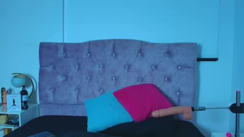 ethan  online show from February 19, 4:19 am