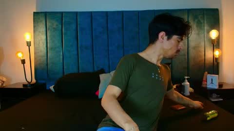 ethan  online show from April 23, 3:08 am