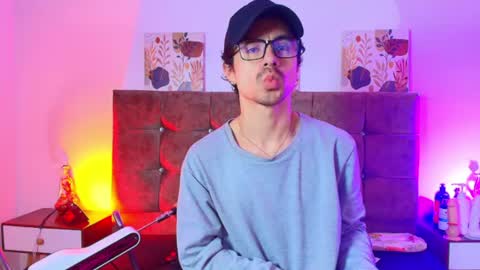 ethan  online show from August 4, 3:32 am
