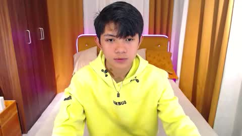 Snapshot of ethan_lauren chatting on April 14, 12:33 pm ethan_lauren online show from April 14, 12:33 pm
