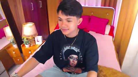 Snapshot of ethan_lauren chatting on April 16, 6:09 pm ethan_lauren online show from April 16, 6:09 pm