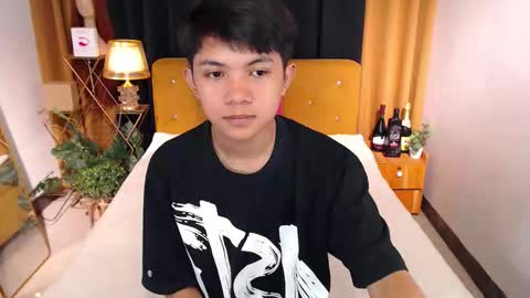 Snapshot of ethan_lauren chatting on April 30, 6:09 am ethan_lauren online show from April 30, 6:09 am