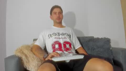 Ethan Muller online show from February 8, 7:05 pm