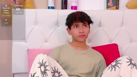 Snapshot of ethan_westt chatting on December 16, 9:42 pm Ethan online show from December 16, 9:42 pm