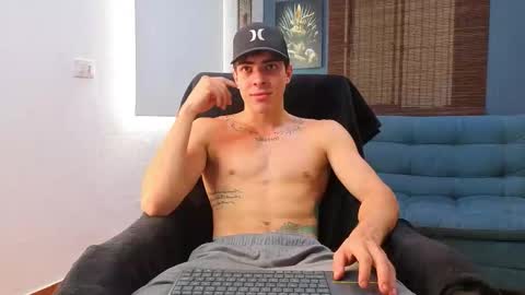 ethangreey1 online show from May 5, 1:52 pm