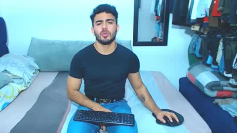 Snapshot of ethanhairy chatting on January 24, 7:07 pm Ethan online show from January 24, 7:07 pm