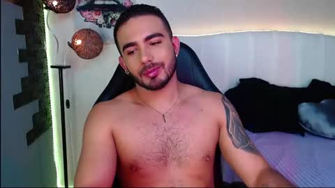 Snapshot of ethanhairy chatting on June 1, 7:48 pm Ethan online show from June 1, 7:48 pm