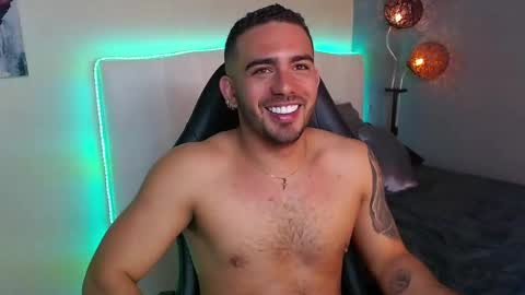 Snapshot of ethanhairy chatting on June 4, 10:38 pm Ethan online show from June 4, 10:38 pm