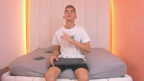 ethanhot_os online show from April 4, 6:49 pm