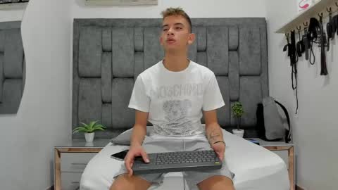 ethanhot_os online show from April 5, 5:32 pm
