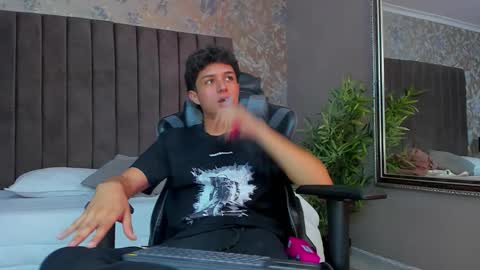 ethanlowell online show from November 4, 10:53 pm