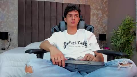 ethanlowell online show from November 5, 11:27 pm