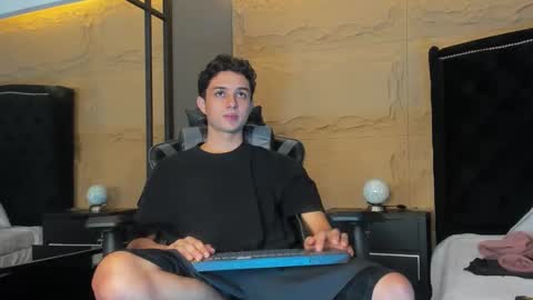 ethanlowell online show from December 4, 5:28 am